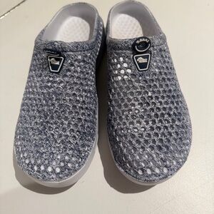 Kauai Slip on Water Shoes Light Gray & White Size EU42 US10.5